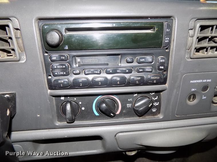 image for item DE7570 2003 Ford F250 Super Duty pickup truck