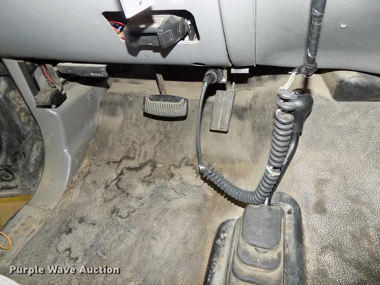 image for item DE7570 2003 Ford F250 Super Duty pickup truck