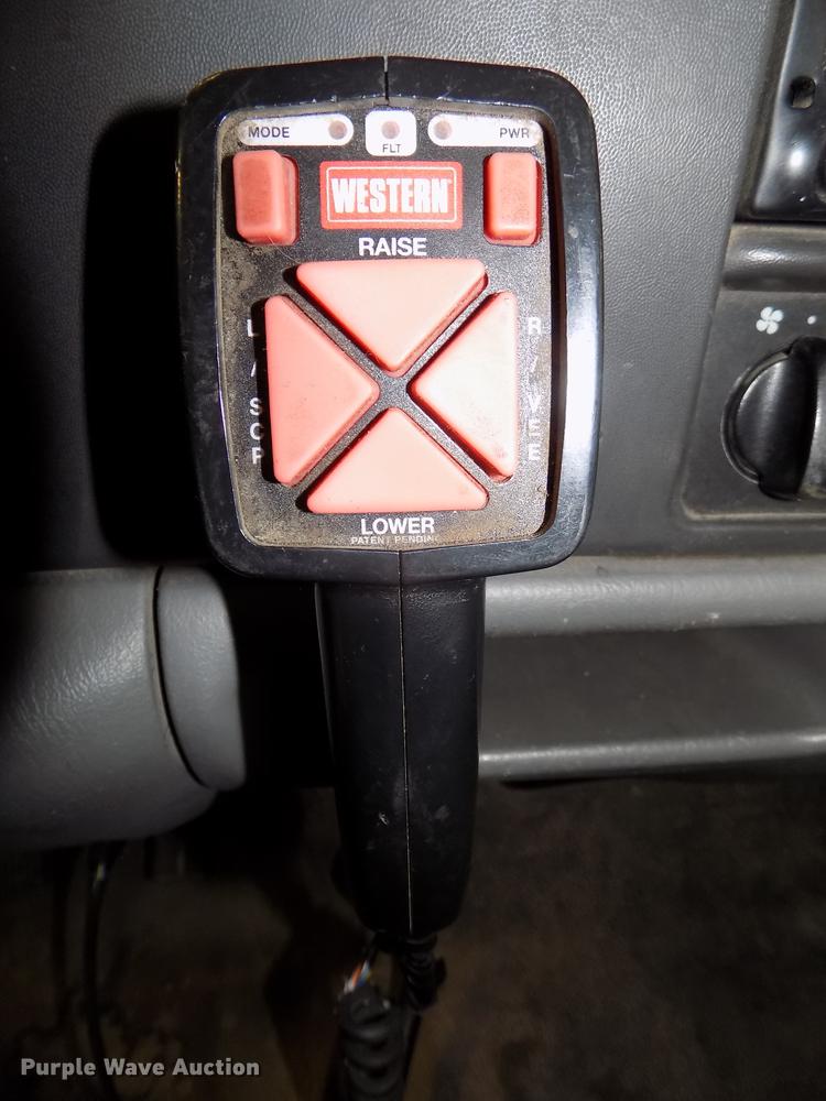 image for item DE7570 2003 Ford F250 Super Duty pickup truck