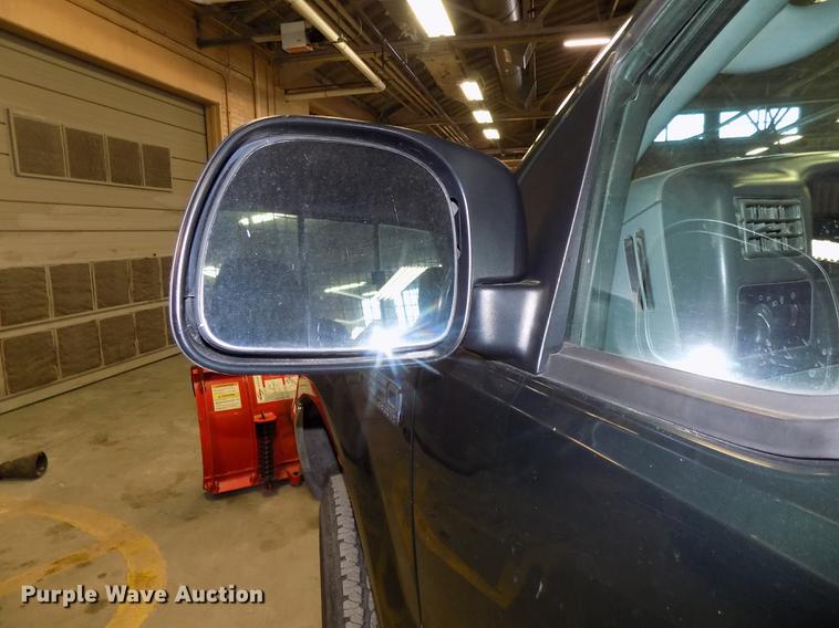 image for item DE7570 2003 Ford F250 Super Duty pickup truck