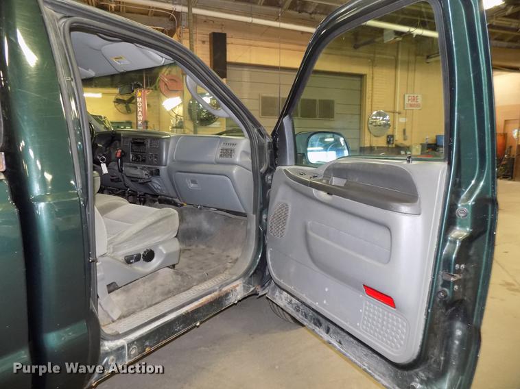 image for item DE7570 2003 Ford F250 Super Duty pickup truck