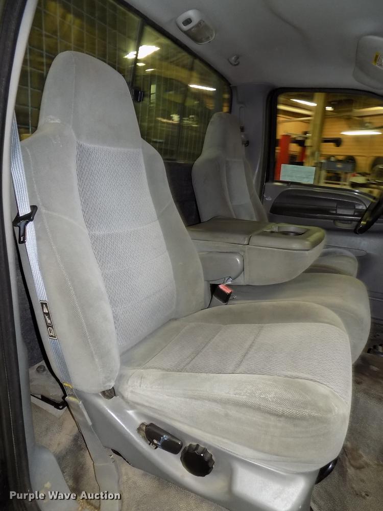 image for item DE7570 2003 Ford F250 Super Duty pickup truck