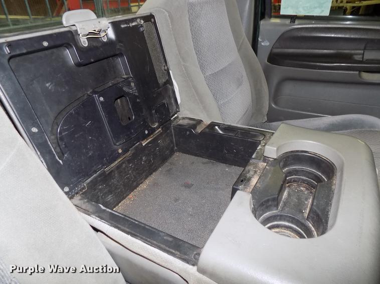 image for item DE7570 2003 Ford F250 Super Duty pickup truck