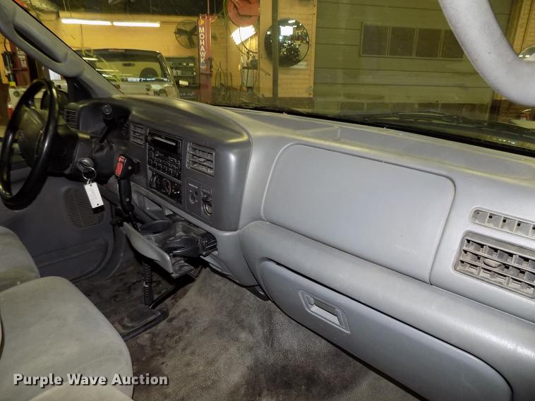 image for item DE7570 2003 Ford F250 Super Duty pickup truck