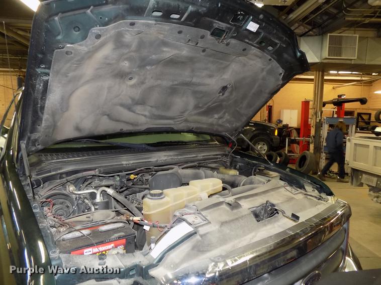 image for item DE7570 2003 Ford F250 Super Duty pickup truck