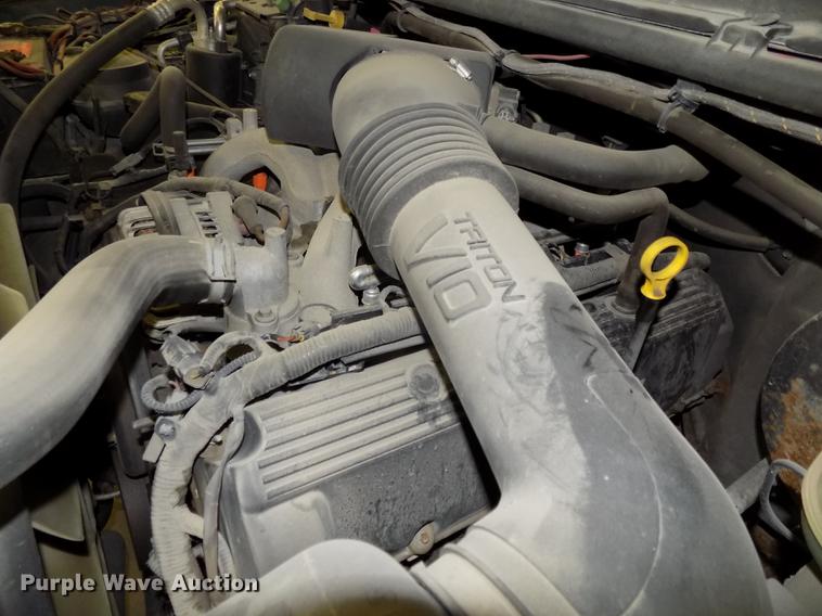 image for item DE7570 2003 Ford F250 Super Duty pickup truck