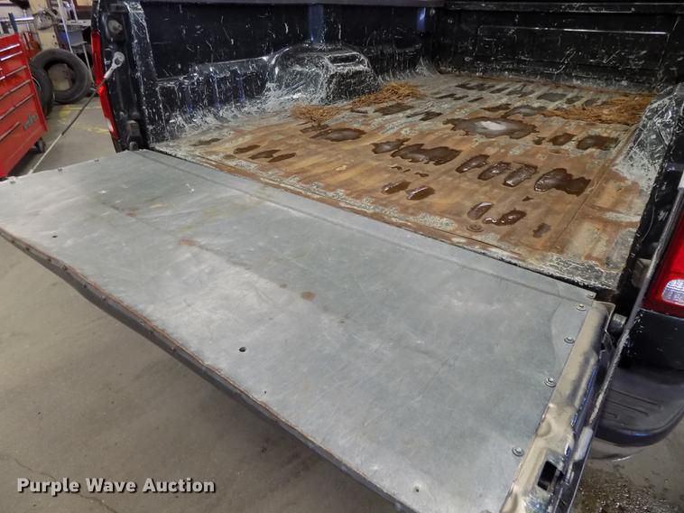 image for item DE7570 2003 Ford F250 Super Duty pickup truck