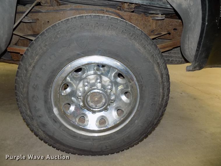 image for item DE7570 2003 Ford F250 Super Duty pickup truck