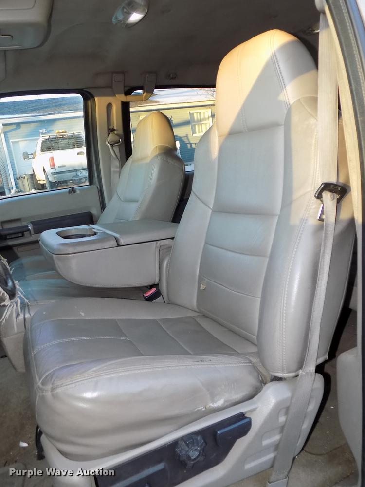 image for item DE7573 2008 Ford F350 Lariat Super Duty Crew Cab pickup truck