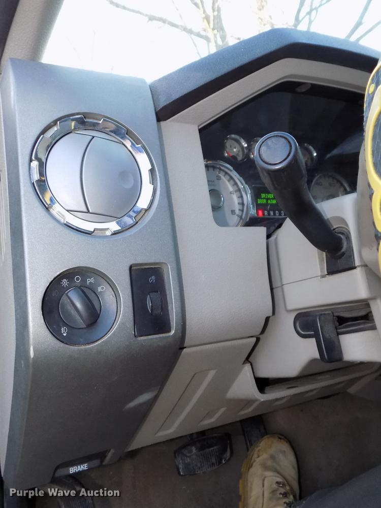 image for item DE7573 2008 Ford F350 Lariat Super Duty Crew Cab pickup truck