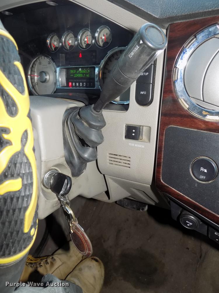 image for item DE7573 2008 Ford F350 Lariat Super Duty Crew Cab pickup truck