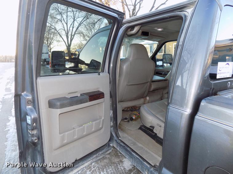 image for item DE7573 2008 Ford F350 Lariat Super Duty Crew Cab pickup truck