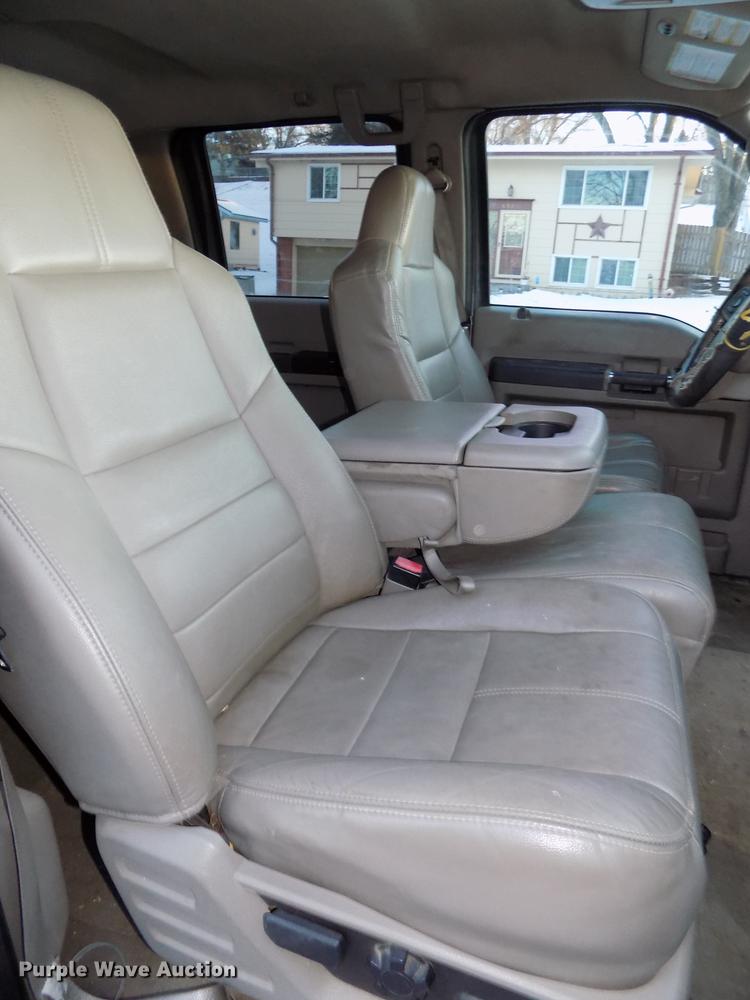 image for item DE7573 2008 Ford F350 Lariat Super Duty Crew Cab pickup truck