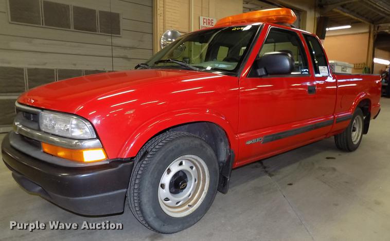 image for item DE7575 2000 Chevrolet S10 Ext. Cab pickup truck