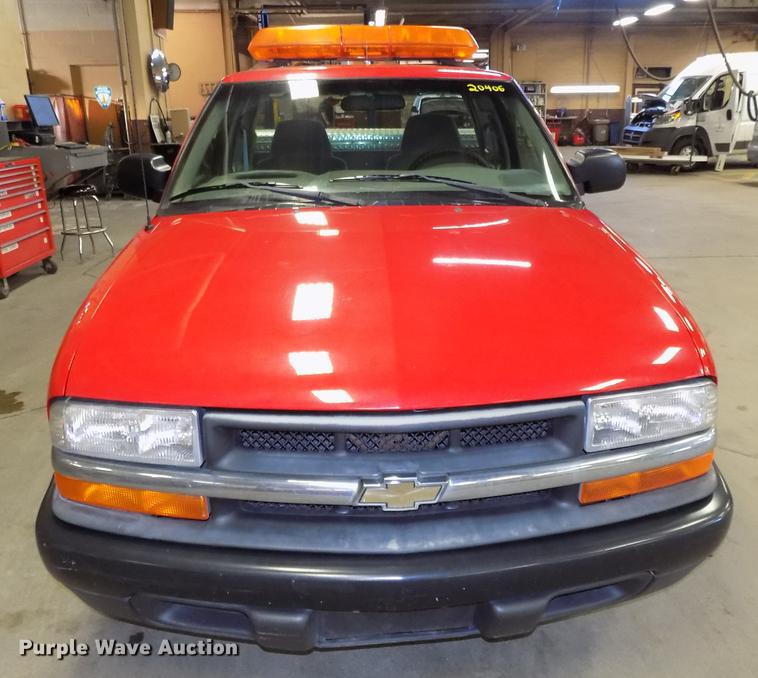 image for item DE7575 2000 Chevrolet S10 Ext. Cab pickup truck