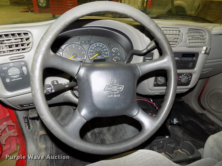 image for item DE7575 2000 Chevrolet S10 Ext. Cab pickup truck