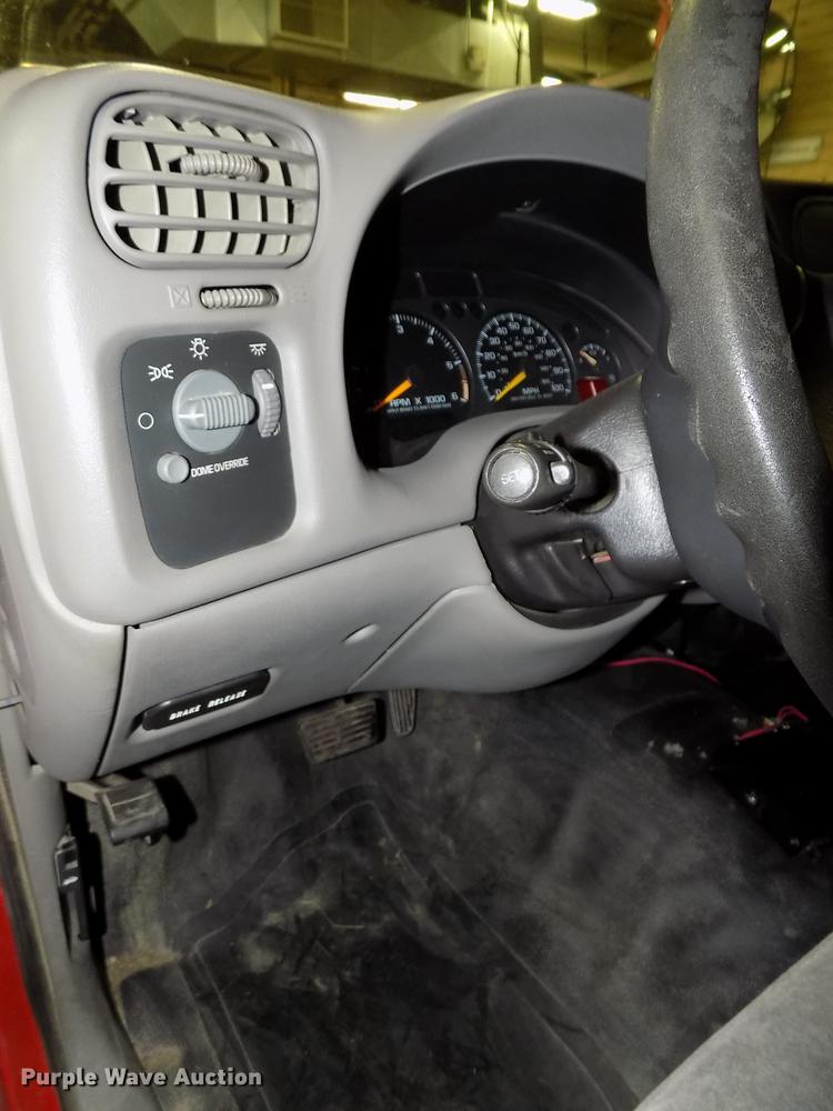 image for item DE7575 2000 Chevrolet S10 Ext. Cab pickup truck