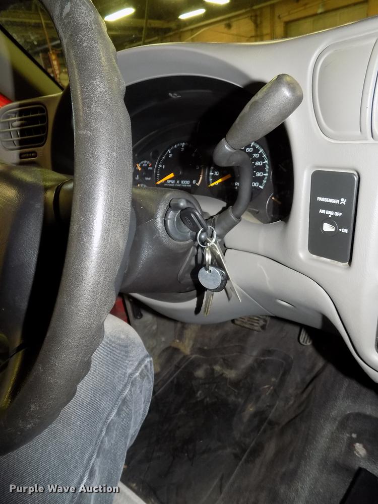 image for item DE7575 2000 Chevrolet S10 Ext. Cab pickup truck