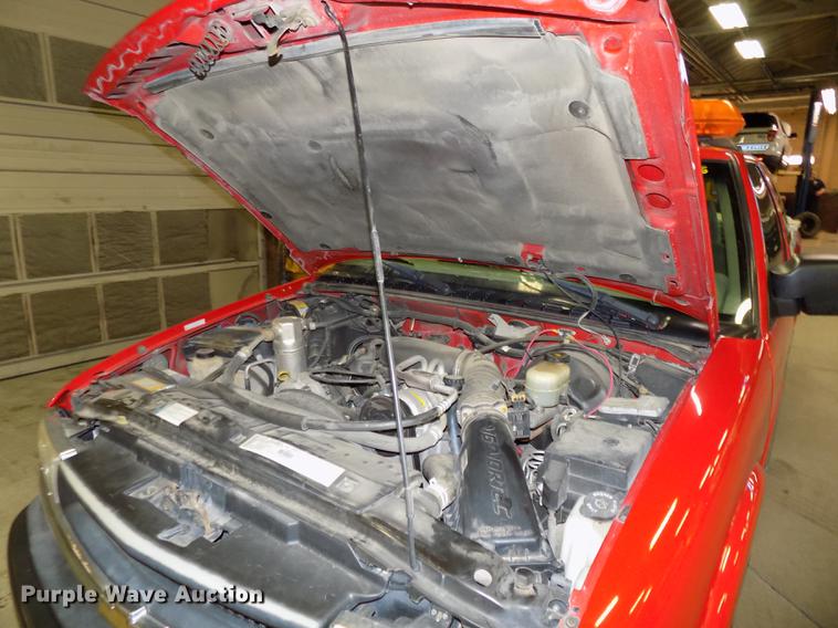 image for item DE7575 2000 Chevrolet S10 Ext. Cab pickup truck