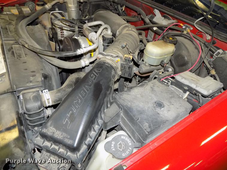 image for item DE7575 2000 Chevrolet S10 Ext. Cab pickup truck