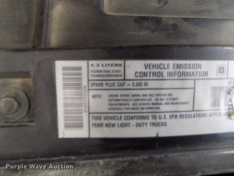 image for item DE7575 2000 Chevrolet S10 Ext. Cab pickup truck