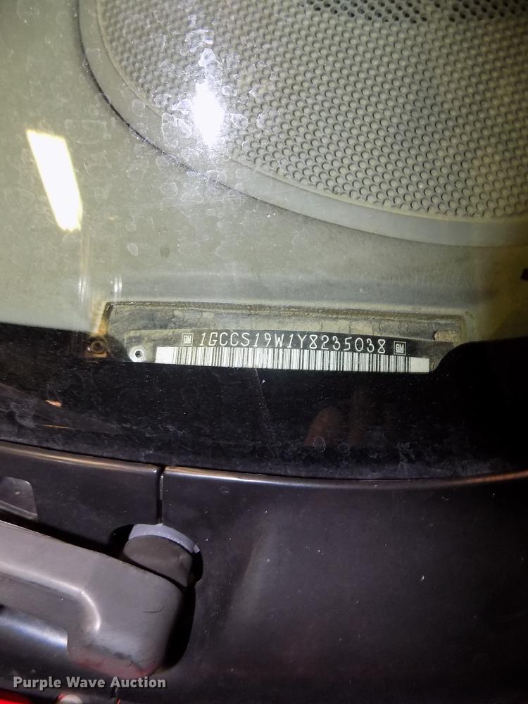 image for item DE7575 2000 Chevrolet S10 Ext. Cab pickup truck