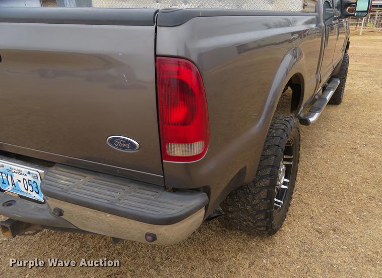 image for item DE8788 2006 Ford F250 Super Duty Crew Cab pickup truck