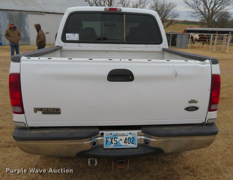 image for item DE8789 2004 Ford F250 Super Duty FX4 Crew Cab pickup truck