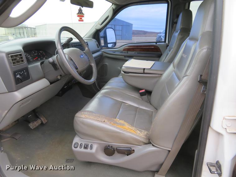 image for item DE8789 2004 Ford F250 Super Duty FX4 Crew Cab pickup truck