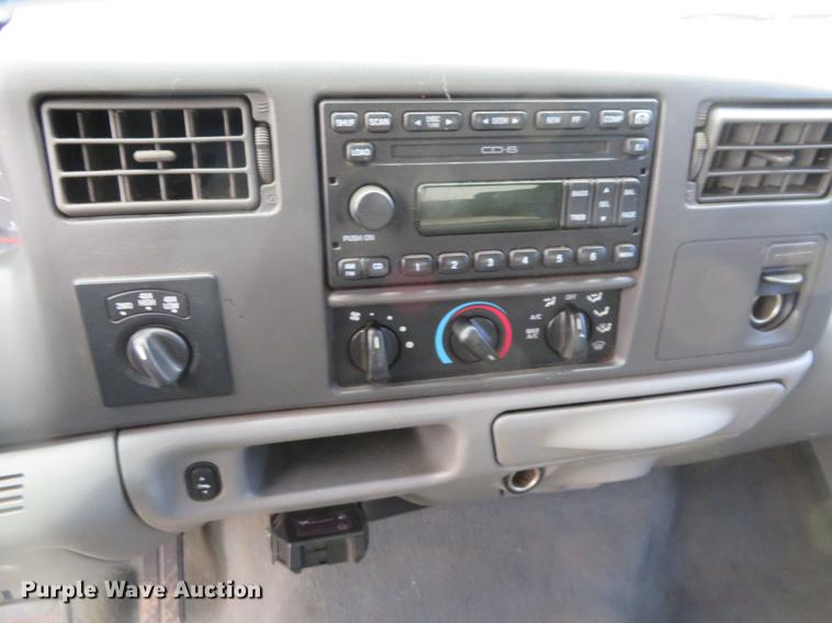 image for item DE8789 2004 Ford F250 Super Duty FX4 Crew Cab pickup truck