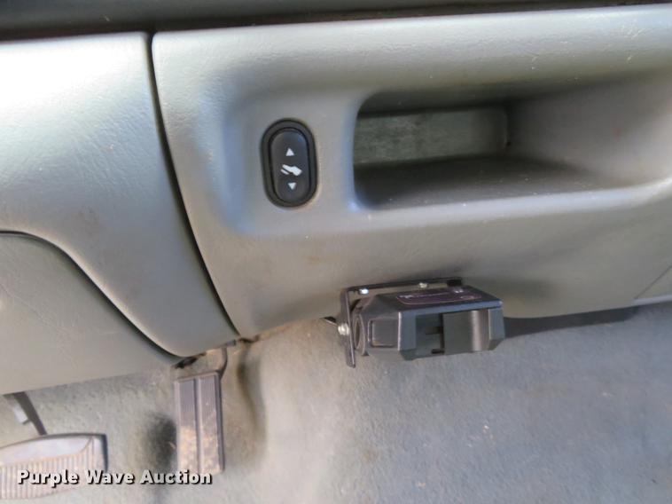 image for item DE8789 2004 Ford F250 Super Duty FX4 Crew Cab pickup truck