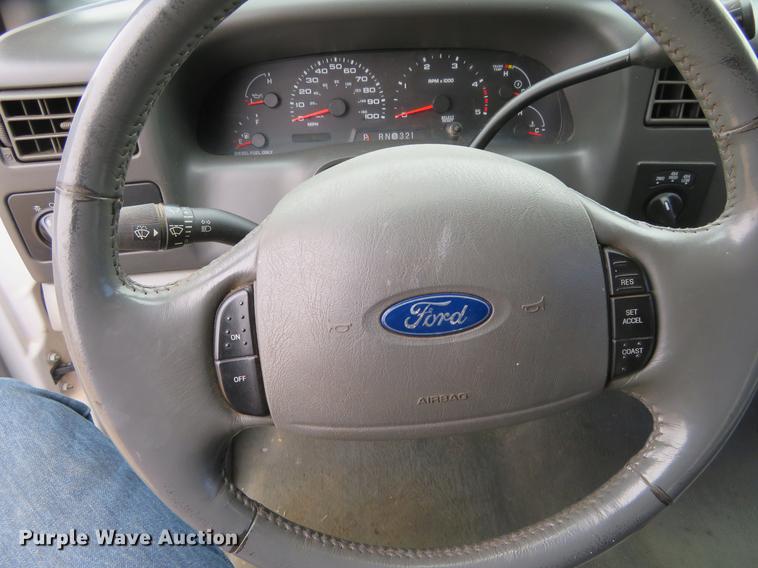 image for item DE8789 2004 Ford F250 Super Duty FX4 Crew Cab pickup truck