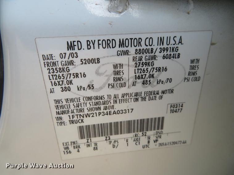 image for item DE8789 2004 Ford F250 Super Duty FX4 Crew Cab pickup truck