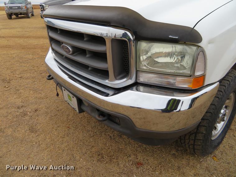 image for item DE8789 2004 Ford F250 Super Duty FX4 Crew Cab pickup truck