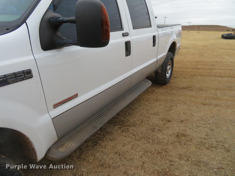 image for item DE8789 2004 Ford F250 Super Duty FX4 Crew Cab pickup truck