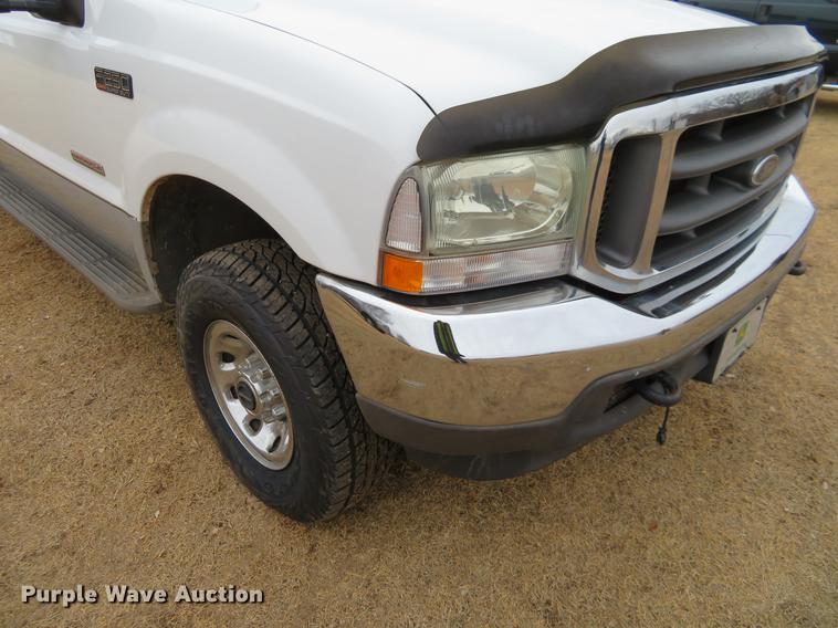 image for item DE8789 2004 Ford F250 Super Duty FX4 Crew Cab pickup truck