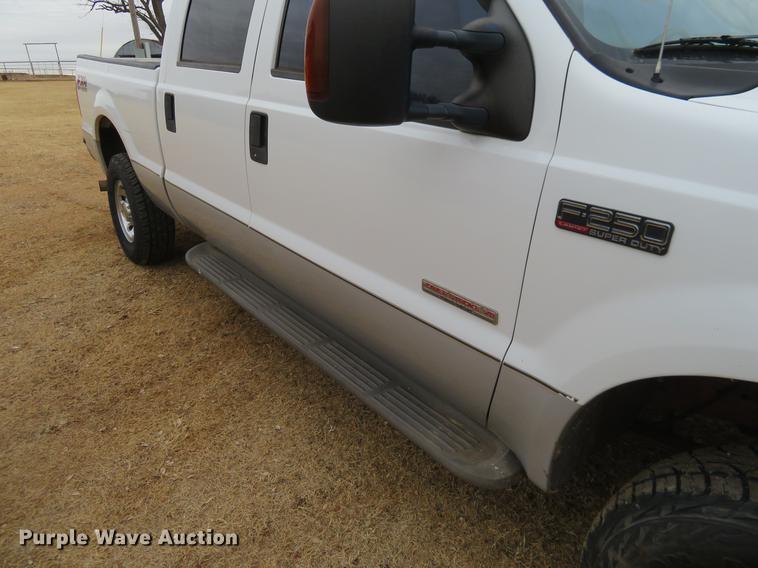 image for item DE8789 2004 Ford F250 Super Duty FX4 Crew Cab pickup truck