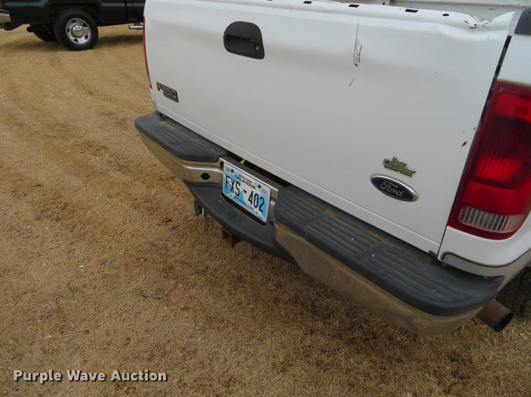 image for item DE8789 2004 Ford F250 Super Duty FX4 Crew Cab pickup truck