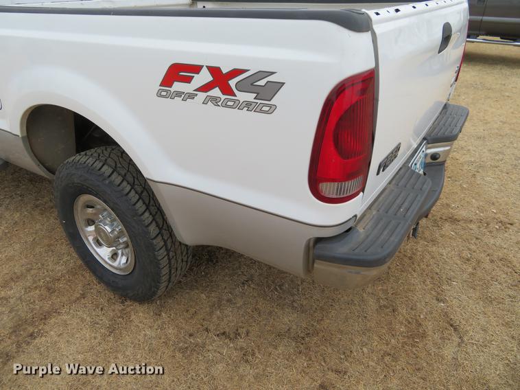image for item DE8789 2004 Ford F250 Super Duty FX4 Crew Cab pickup truck