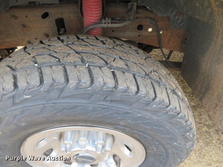 image for item DE8789 2004 Ford F250 Super Duty FX4 Crew Cab pickup truck