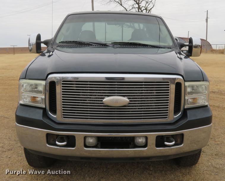 image for item DE8790 2006 Ford F250 Super Duty FX4 Crew Cab pickup truck