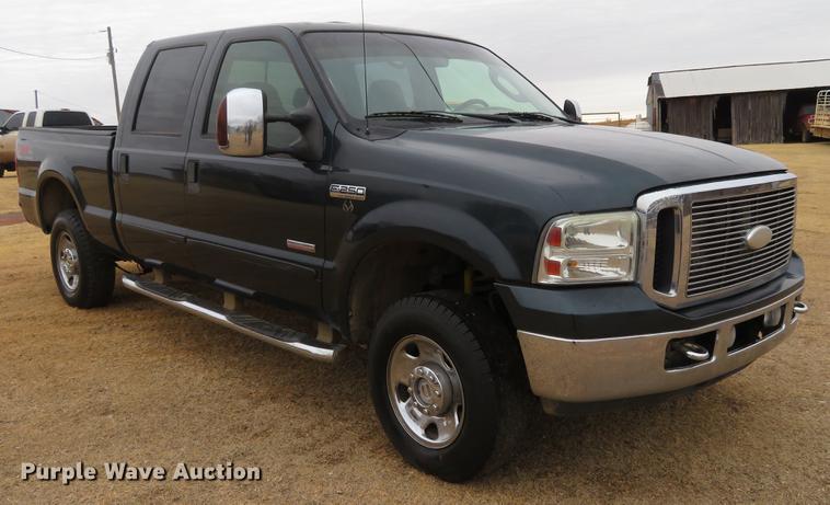 image for item DE8790 2006 Ford F250 Super Duty FX4 Crew Cab pickup truck