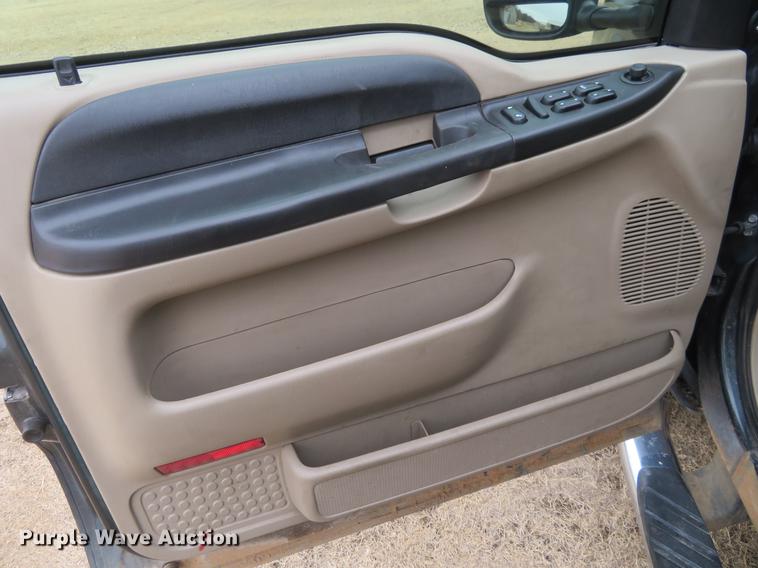 image for item DE8790 2006 Ford F250 Super Duty FX4 Crew Cab pickup truck