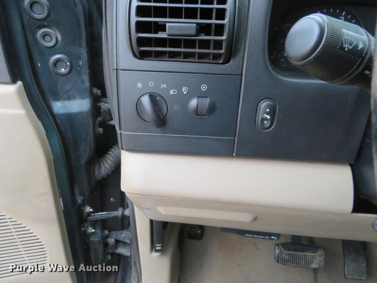 image for item DE8790 2006 Ford F250 Super Duty FX4 Crew Cab pickup truck