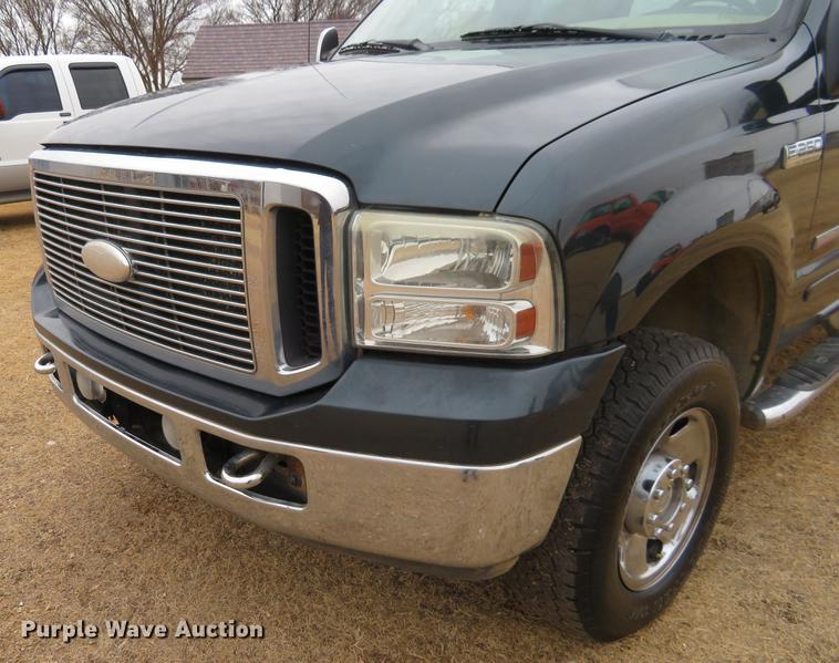 image for item DE8790 2006 Ford F250 Super Duty FX4 Crew Cab pickup truck