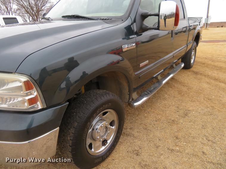 image for item DE8790 2006 Ford F250 Super Duty FX4 Crew Cab pickup truck