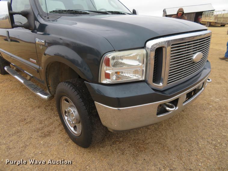 image for item DE8790 2006 Ford F250 Super Duty FX4 Crew Cab pickup truck