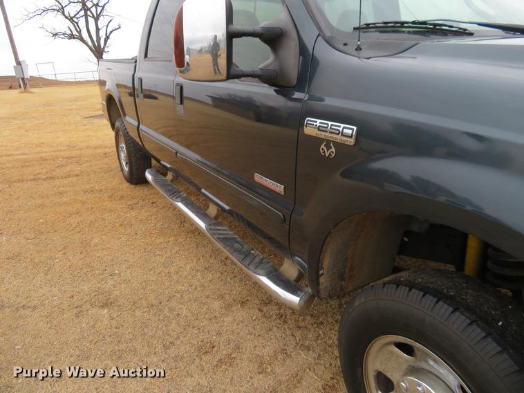 image for item DE8790 2006 Ford F250 Super Duty FX4 Crew Cab pickup truck