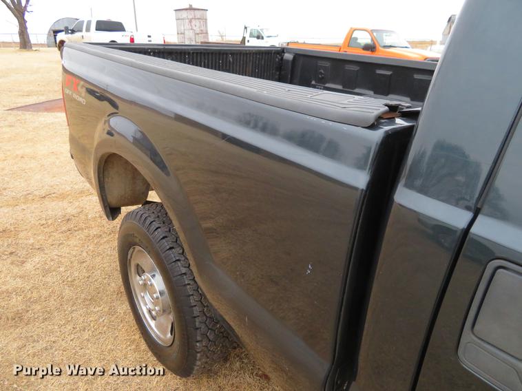 image for item DE8790 2006 Ford F250 Super Duty FX4 Crew Cab pickup truck