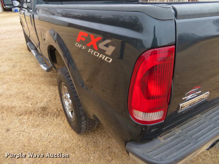 image for item DE8790 2006 Ford F250 Super Duty FX4 Crew Cab pickup truck